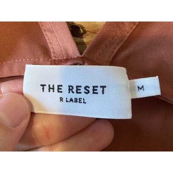 The Reset R Label Silky V Neck Blouse Size Medium Women’s Mauve - Picture 3 of 7